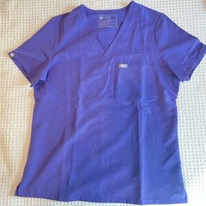 Figs scrub top